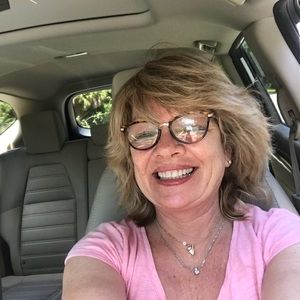 Meet your Posher, Cari